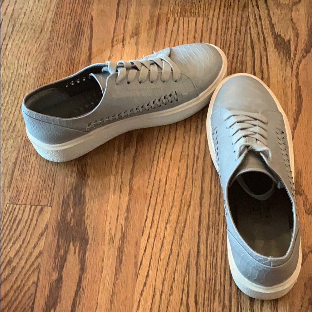 Platform sneaker